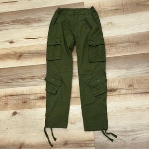 NWOT Women’s Green Cargo Pants